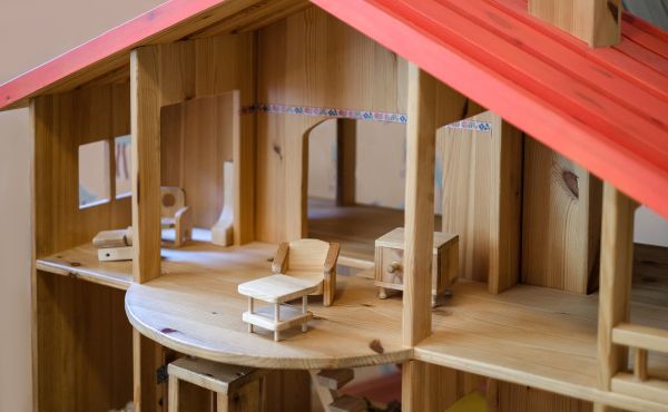 Doll House Assembly