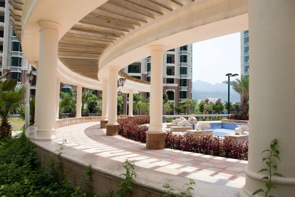 Curved Pergola Building