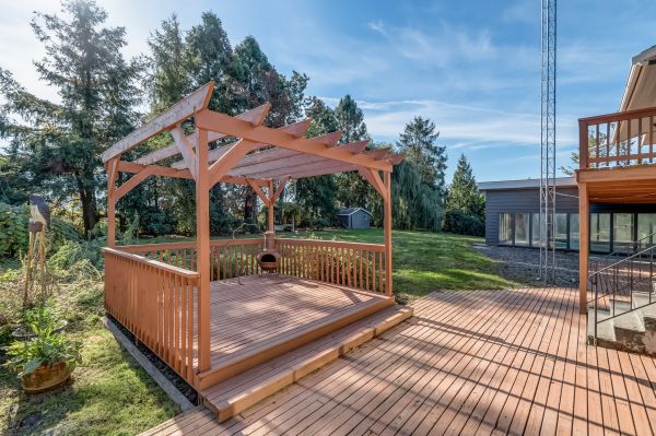 Backyard Pergola Assembly