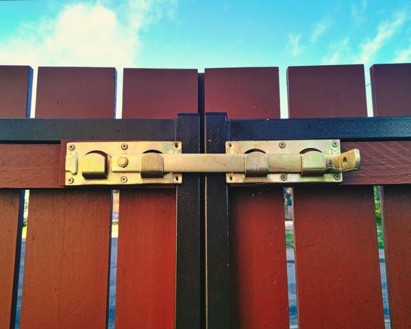 Gate Bracket Replacement